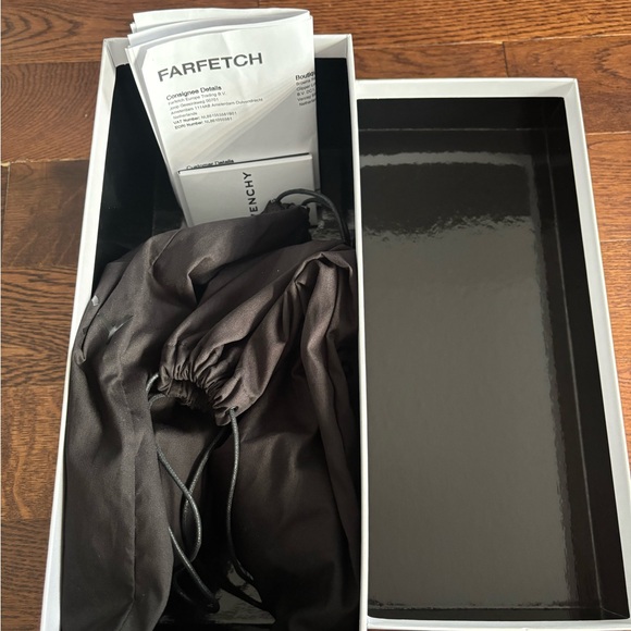 Givenchy Black Logo Slides - Picture 12 of 12